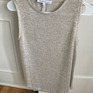 A nice top without sleeves tan color nice blouse to wear casual.